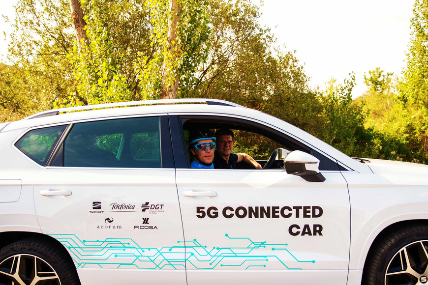 Telefónica, DGT y Seat se unen para poner la tecnología IoT al servicio de la seguridad de los ciclistas en la carretera